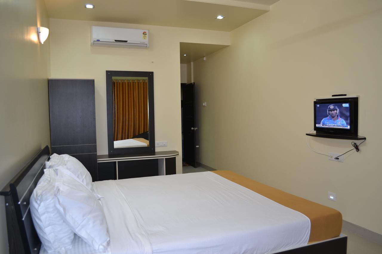 Hotel Embassy International Latur Bagian luar foto